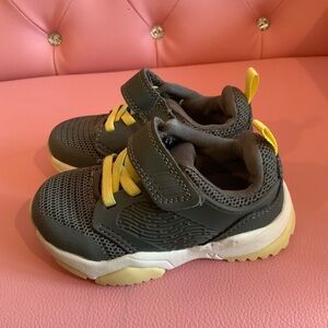 Cat & Jack Toddler Boy's Easy Slip On And  Sneakers Grey And Yellow Size 6 Shoes